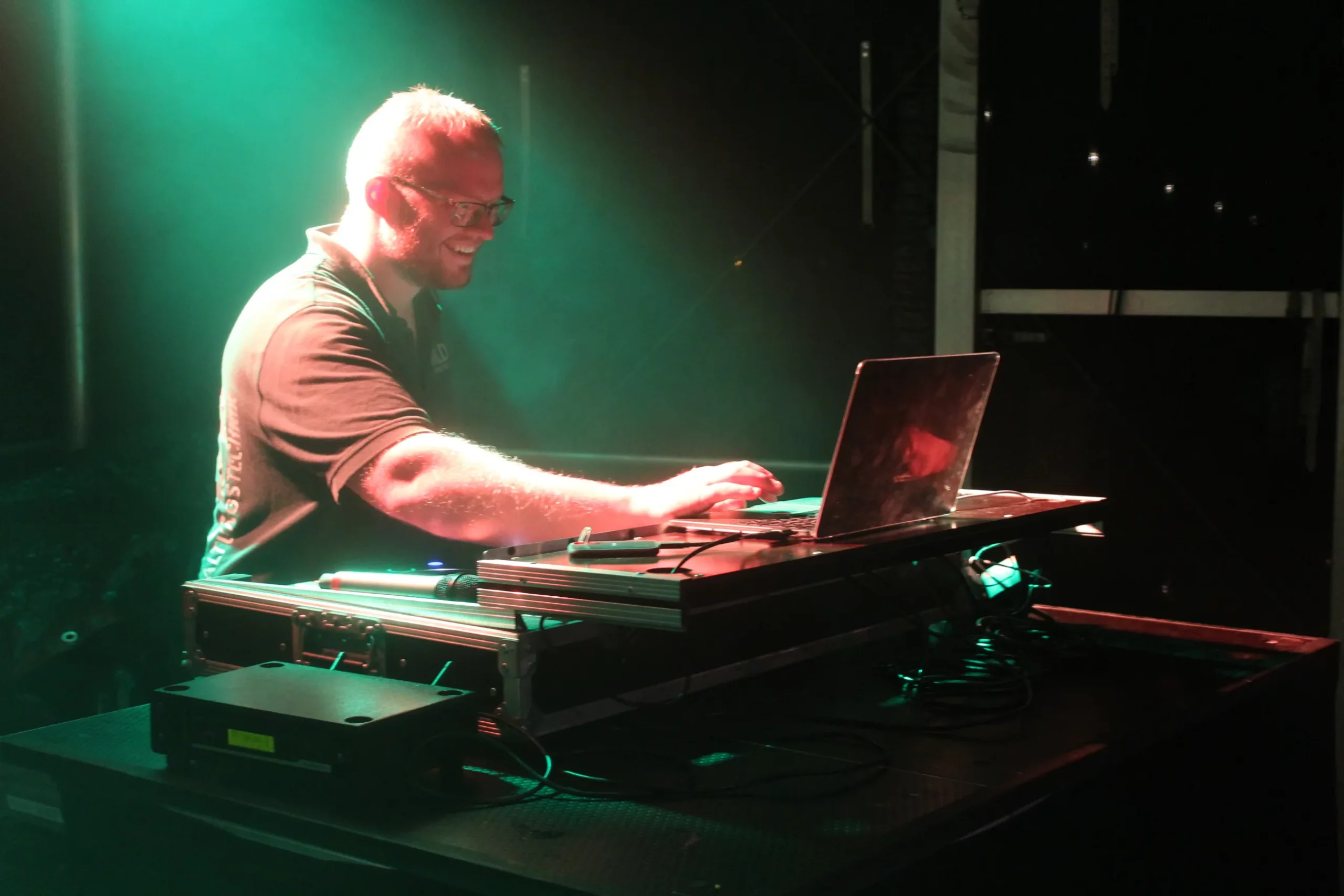 DJ Matze auf der Krabben-Kutterregatta
