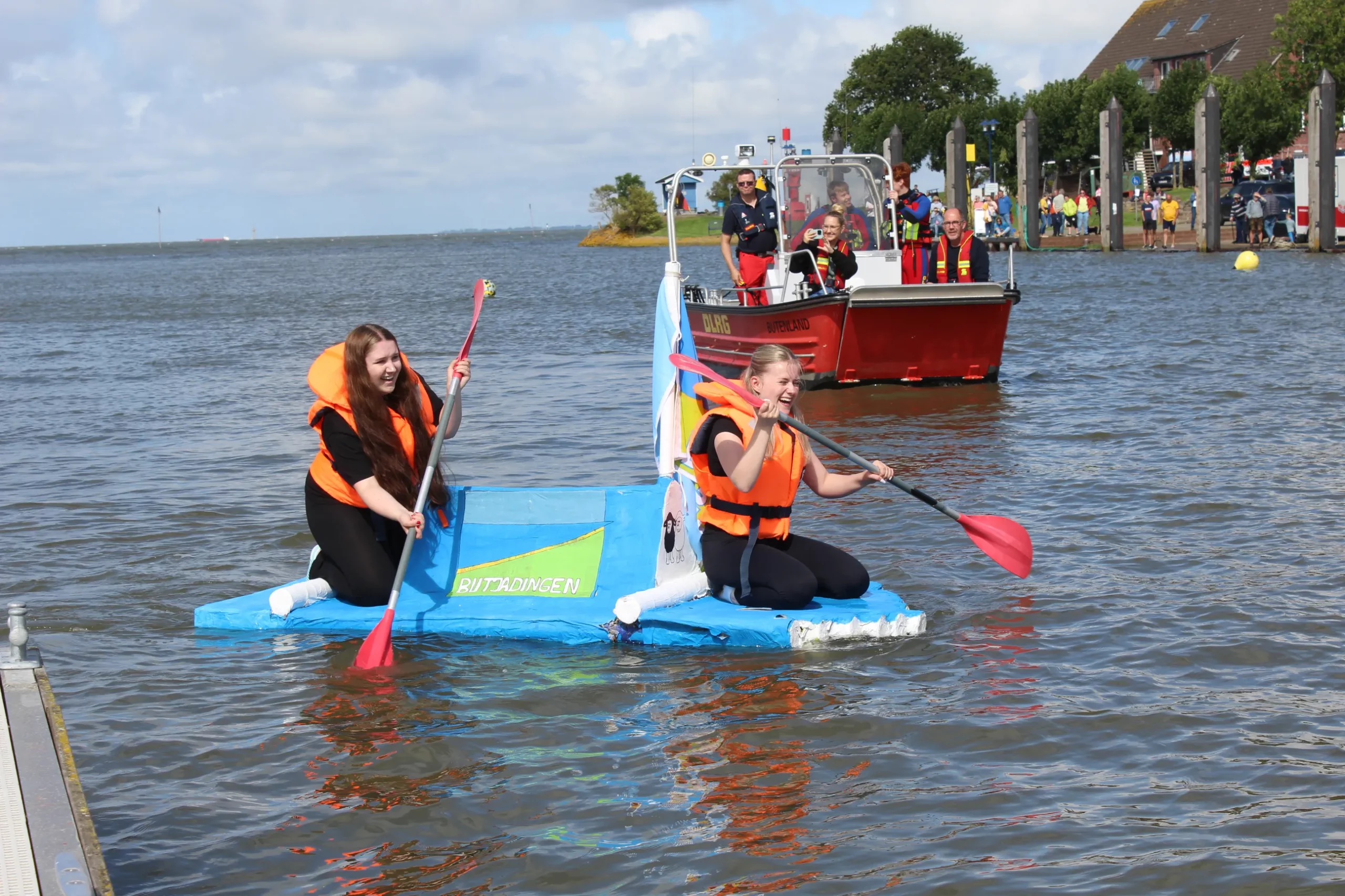 Papierbootregatta in Fedderwardersiel